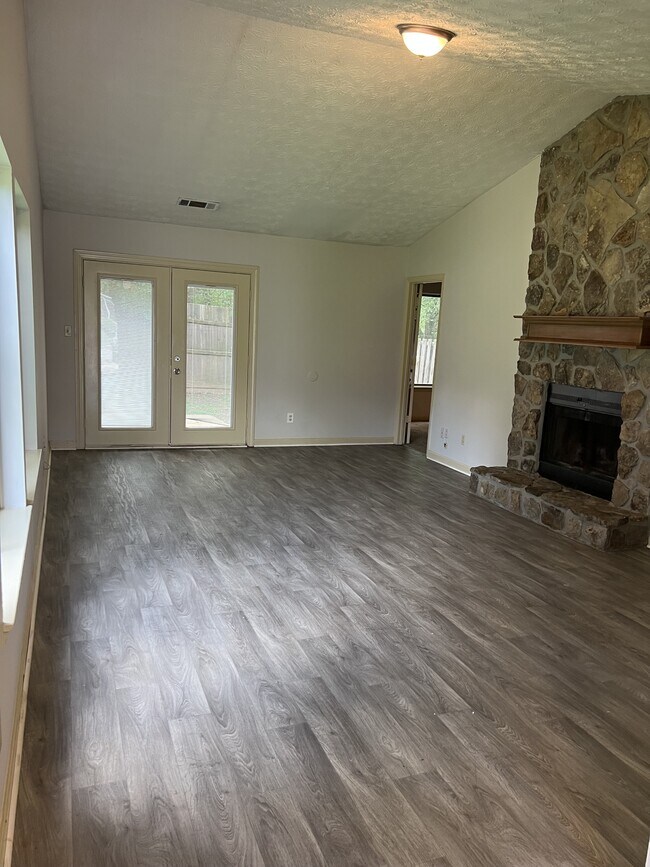 Building Photo - 5928 Trent Jones Way