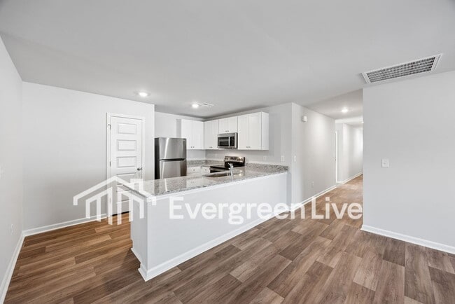 Building Photo - 1715 King Oaks Lp