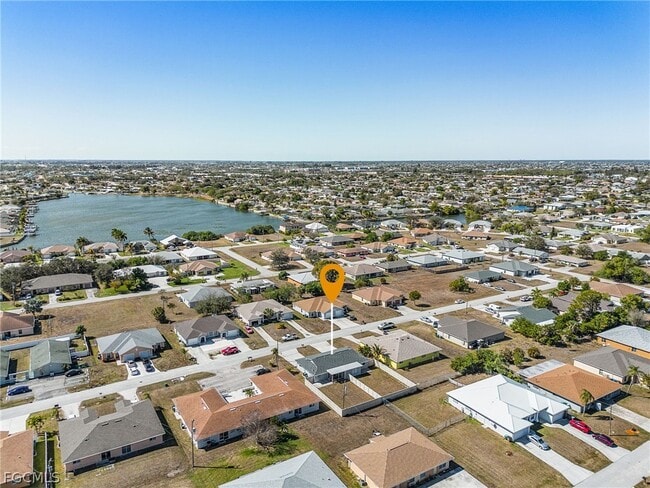 Building Photo - 527 SE 6th Ave