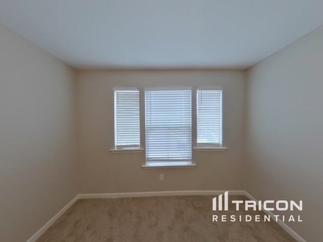 Building Photo - 962 Tuxford Trl