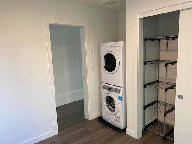 washer dryer - 2331 Boylston Ave E