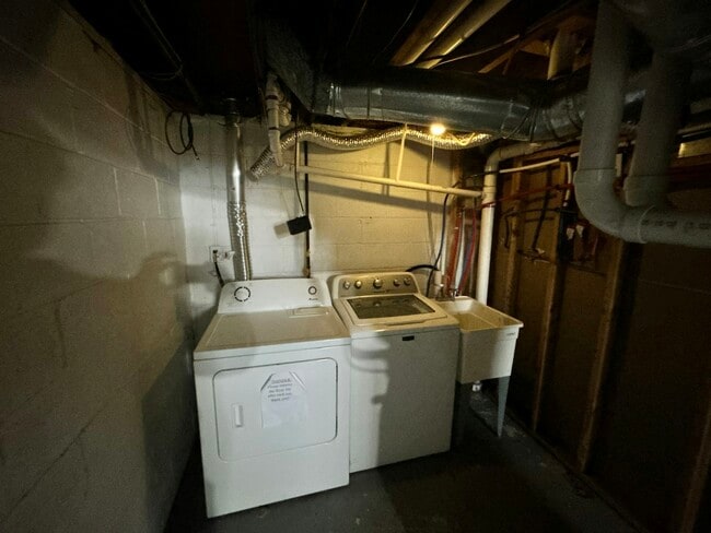 Building Photo - 215 Erhardt Dr