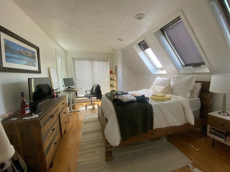 Building Photo - 21 Snow Hill St