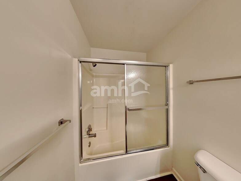 Building Photo - 6337 Willow Oak Dr