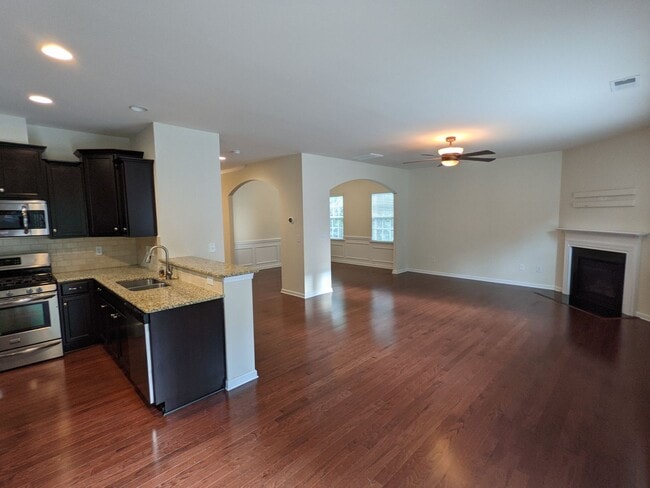 Building Photo - Mooresville with Fenced Yard on Cul De Sac