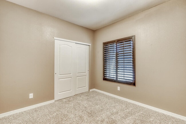 Building Photo - 14311 E Cave Ave