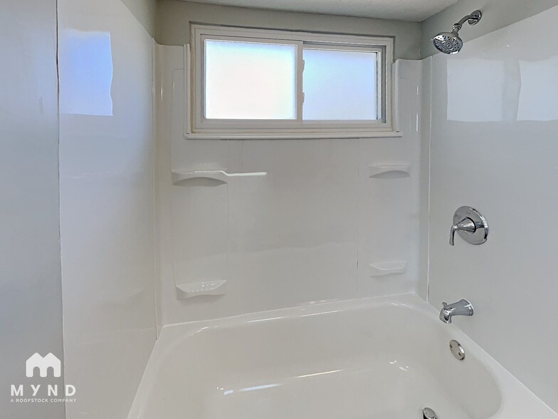 Building Photo - 6454 Eastbriar Dr