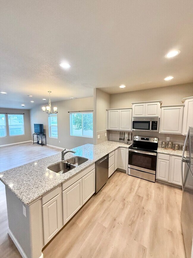 Building Photo - Move in ready!! Close to military bases!