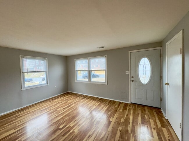 Building Photo - Charming 3 Bed/1.5Bath in Parkville, MD!