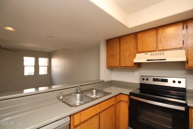 Building Photo - 604 E Weber Dr