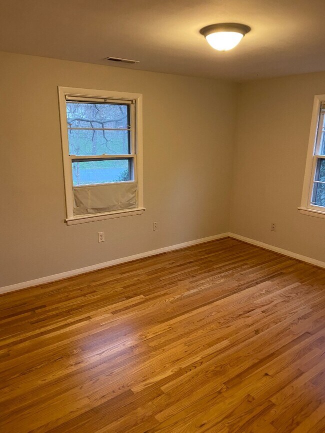 Building Photo - 1424 Nelson Dr
