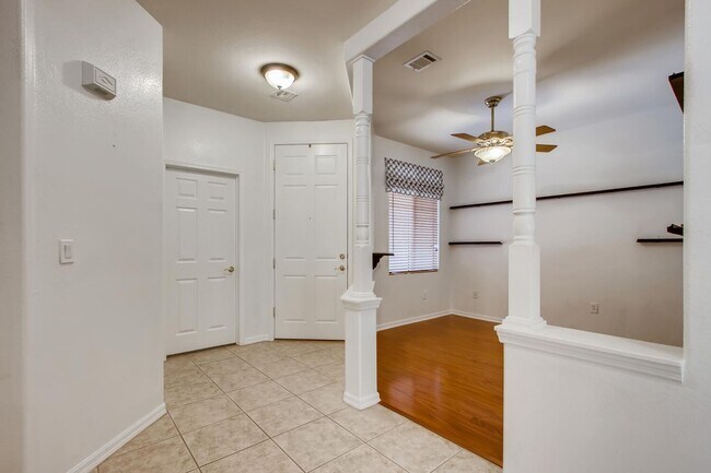 Building Photo - Stunning 1 Story 2 Bedroom Home in Summerl...