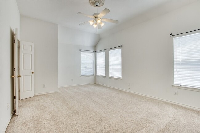 Building Photo - 3021 Sawtooth Dr