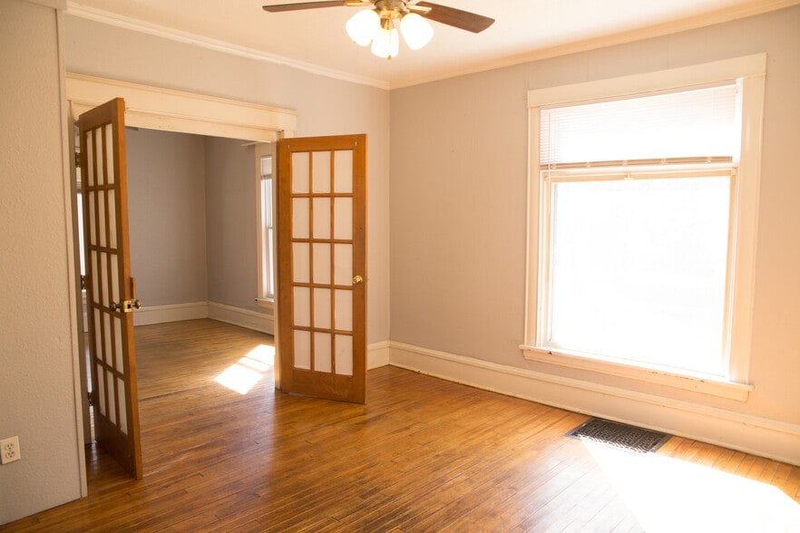 Building Photo - 1303 E Hennepin Ave