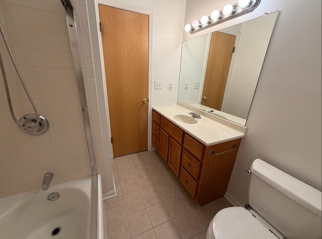 Building Photo - 5540 Fairview Ave