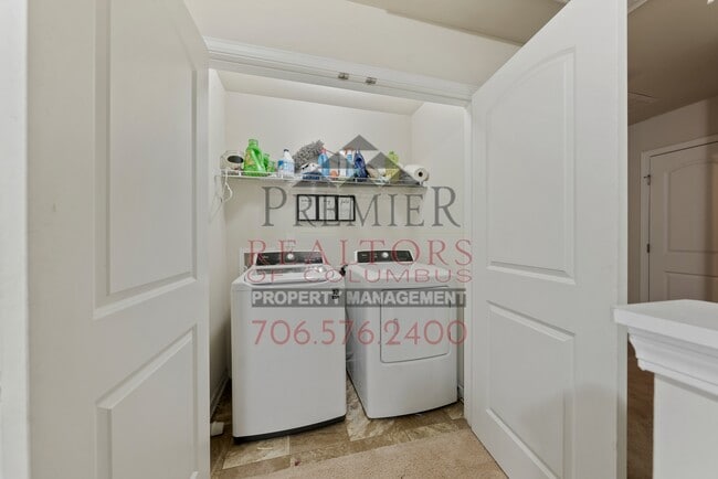Building Photo - 741 Compass Trl