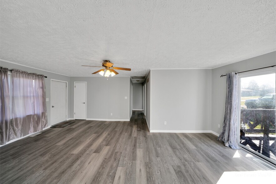 Building Photo - 303 S East St