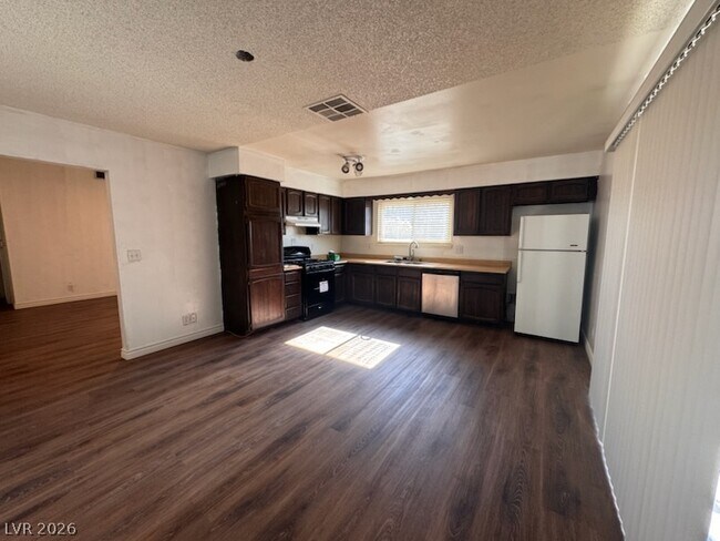 Building Photo - 3001 King Midas Way