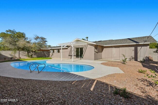 Building Photo - 8725 E Coronado Rd