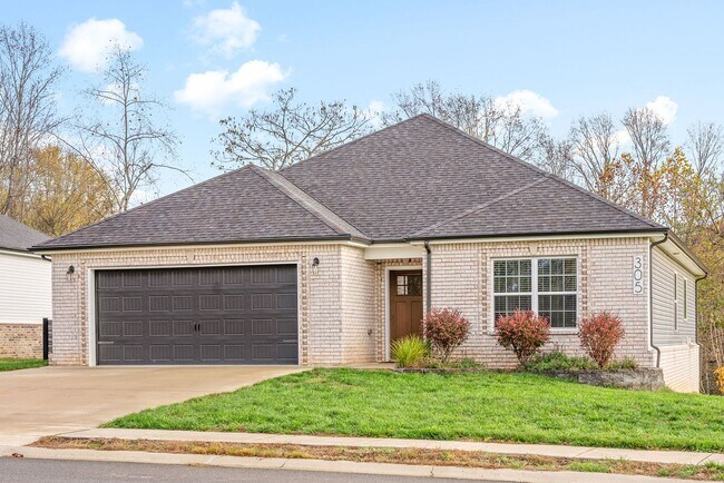 Building Photo - Pet Friendly Three Bedroom!