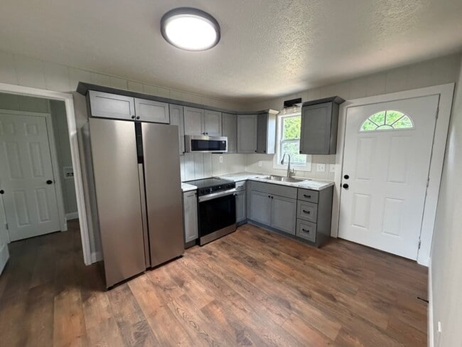 Building Photo - 2860-2864 Blue Ridge Dr