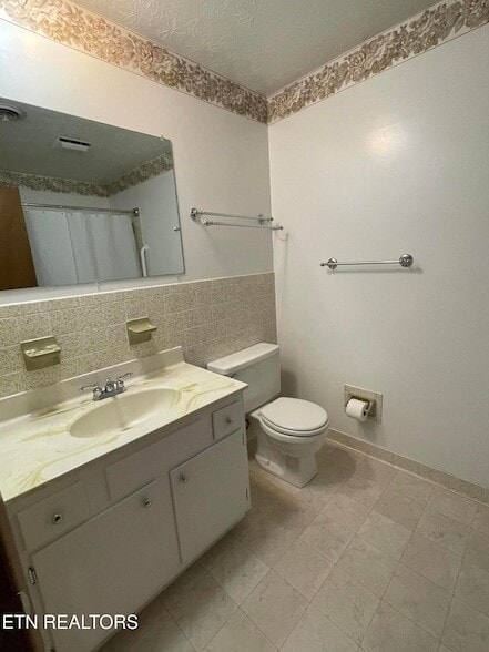 Building Photo - 9505 E Laurens Ln