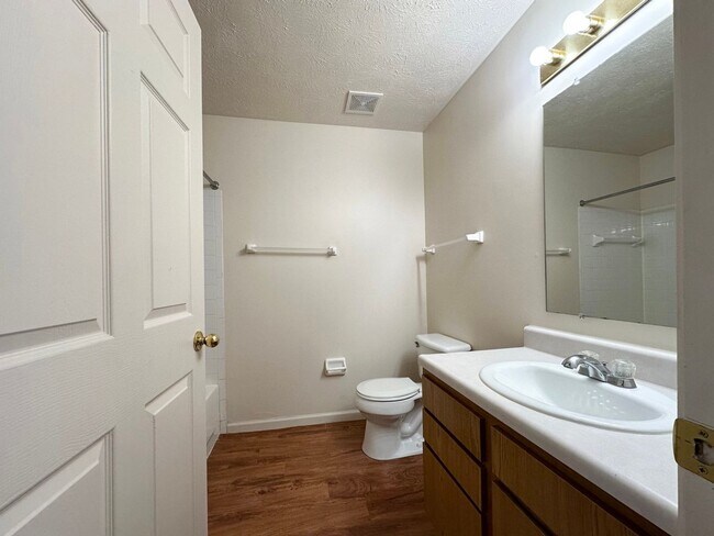 Building Photo - Minutes from Adrian College************** Massive 2 Bedroom 2 Bath*****************Rent $1,150/month