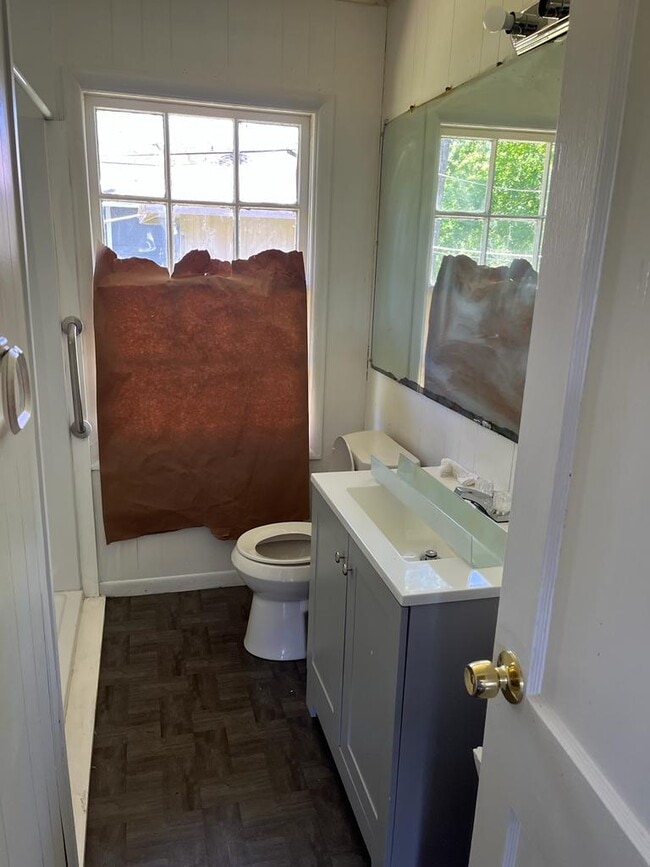 Building Photo - 22 E Lutcher Ave