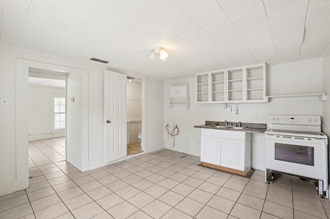 Primary Photo - 302 S Wood St