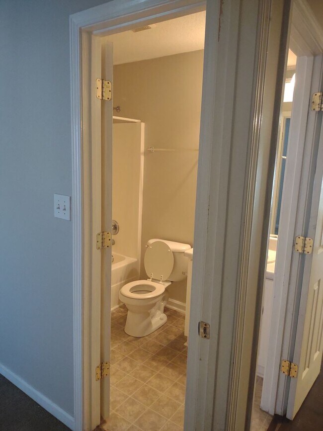 Building Photo - Delightful Two Bedroom Two Full Bath Home!