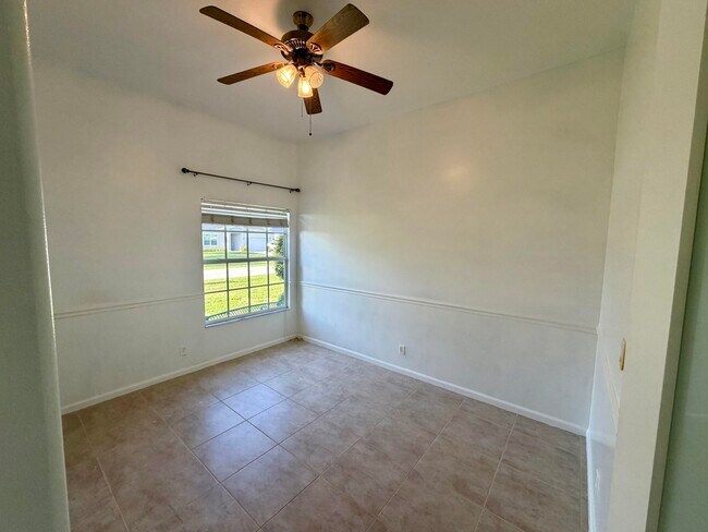 Building Photo - 1742 SW Effland Ave