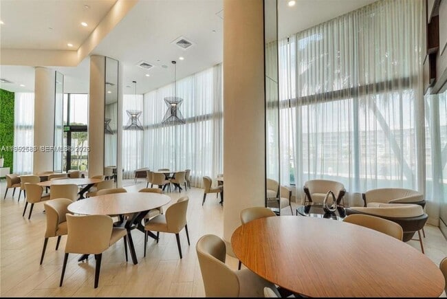 Building Photo - 1000 W Island Blvd