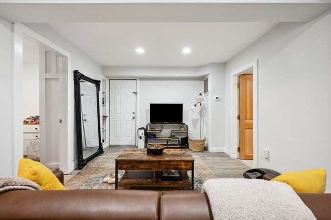 Building Photo - 12 Foster St