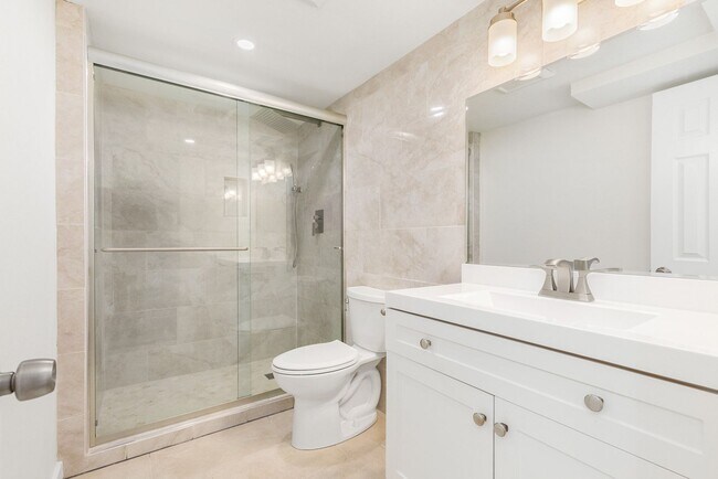 Building Photo - Gorgeous Fully Renovated 5 Bedroom Redmond/Bellevue/Kirkland Border