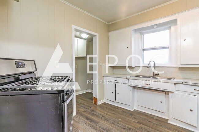 Building Photo - 915 N 28th St
