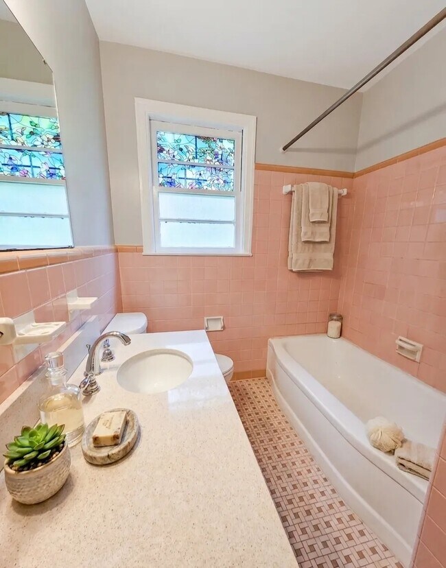 Building Photo - 3739 Honeysuckle Ct
