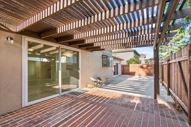 Building Photo - Spacious Detached Home with Private Patio in Prime Tustin Community