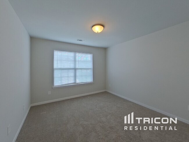 Building Photo - 101 Daisy Cir