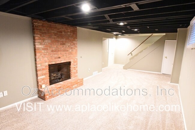 Building Photo - 8870 Westbrooke Dr