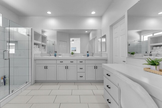 Building Photo - 47383 Bahama Ct