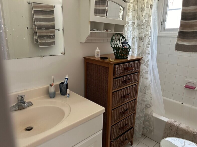 Building Photo - 89 Florida Hill Rd