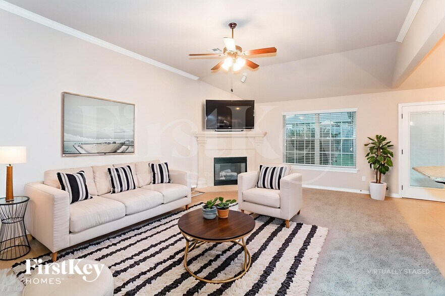 Building Photo - 601 Apple Tree Ln