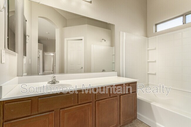 Building Photo - 1098 W Oak Tree Ln