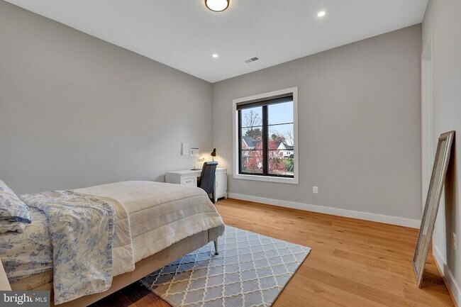 Building Photo - 1100 Balls Hill Rd