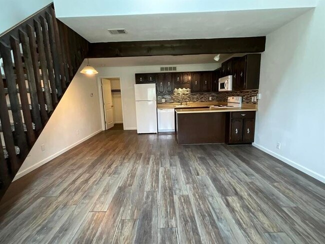 Building Photo - 435 Ponderosa Ave