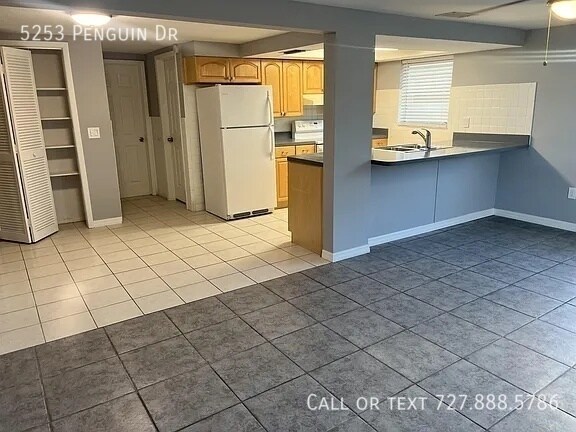 Building Photo - 5253 Penguin Dr