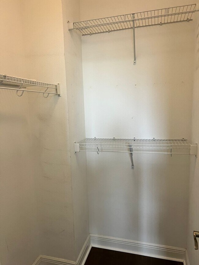 Building Photo - 115 N Arrawana Ave