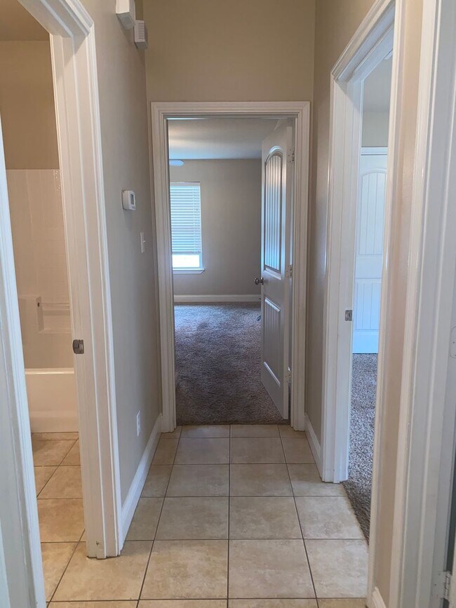 Building Photo - 334 Princess Place