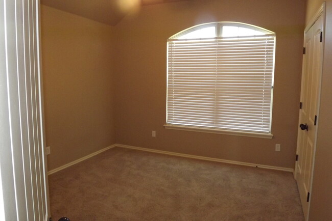 Building Photo - Available Now! Yukon Schools!