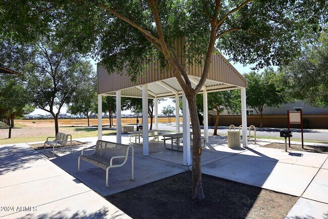Building Photo - 3841 E Palo Verde St